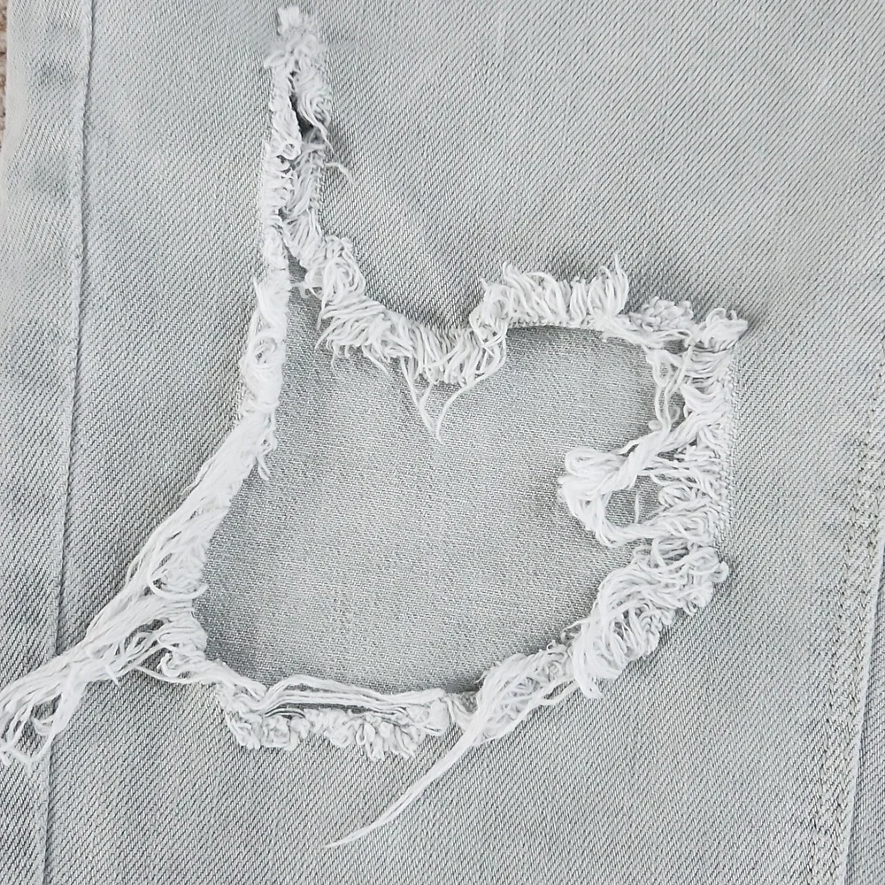 AEO Mom Straight Jeans, Size 6 Regular - Picture 7 of 8